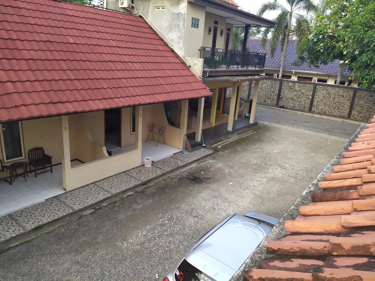 Hotel Putra Sindang Asih Batukaras المظهر الخارجي الصورة