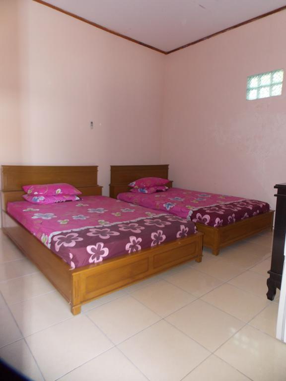 Hotel Putra Sindang Asih Batukaras الغرفة الصورة