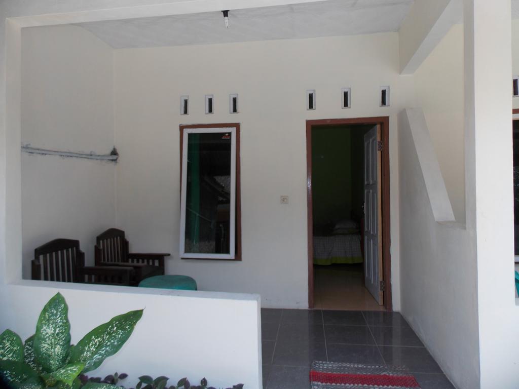 Hotel Putra Sindang Asih Batukaras المظهر الخارجي الصورة