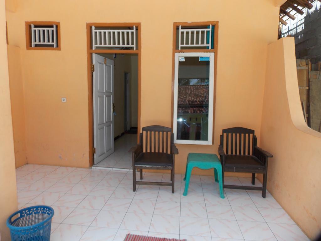 Hotel Putra Sindang Asih Batukaras الغرفة الصورة