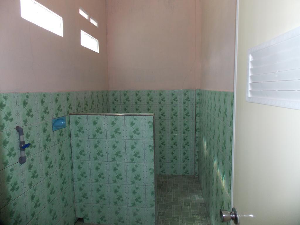 Hotel Putra Sindang Asih Batukaras الغرفة الصورة