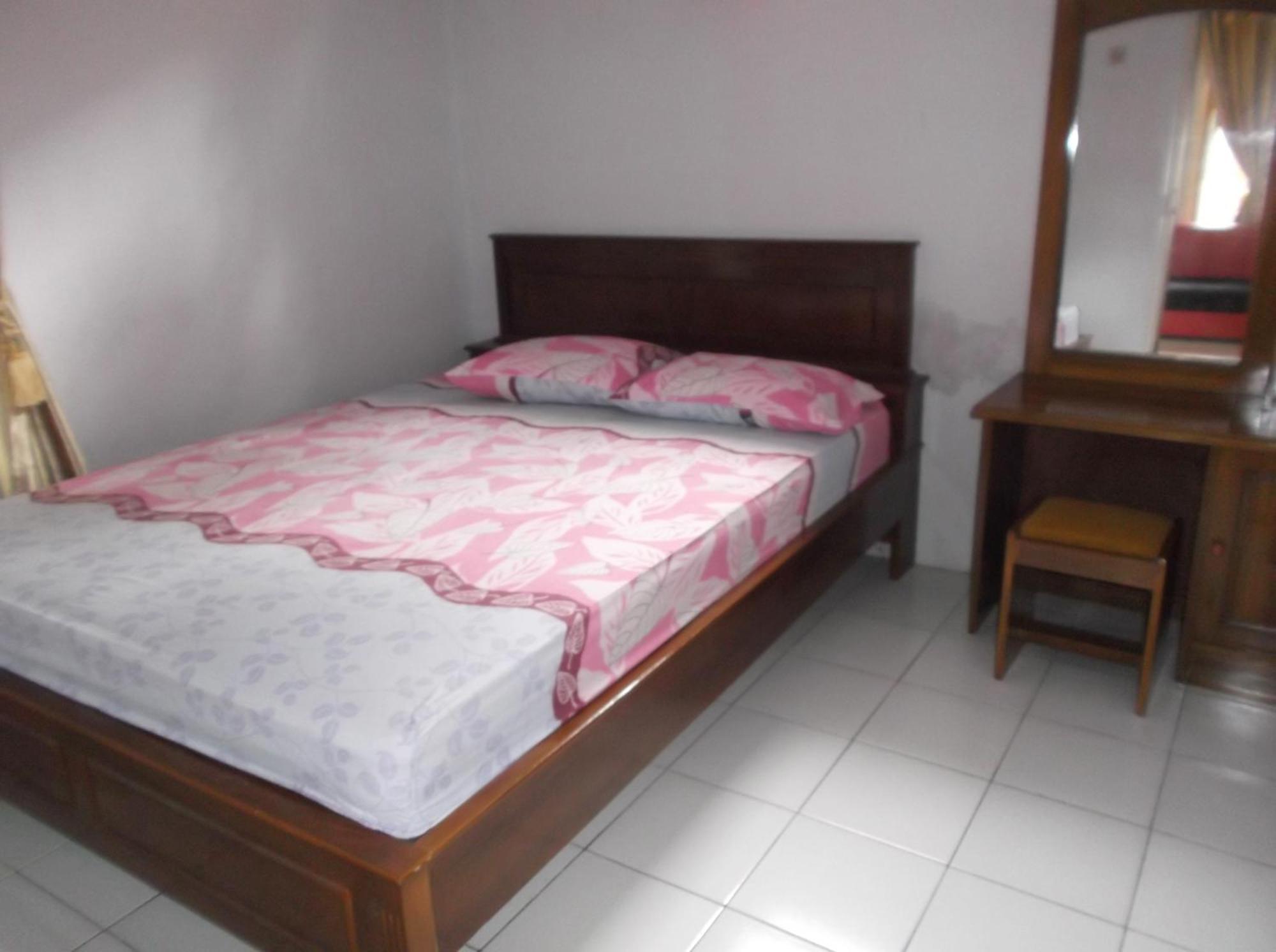 Hotel Putra Sindang Asih Batukaras المظهر الخارجي الصورة