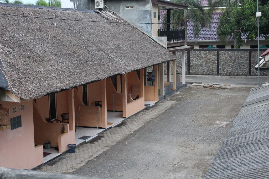Hotel Putra Sindang Asih Batukaras المظهر الخارجي الصورة