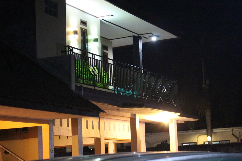 Hotel Putra Sindang Asih Batukaras المظهر الخارجي الصورة