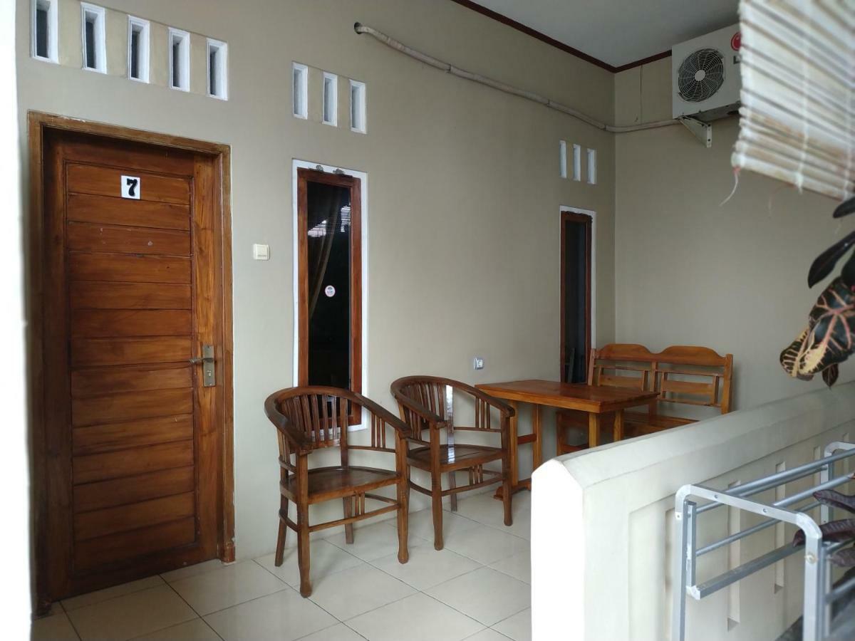 Hotel Putra Sindang Asih Batukaras المظهر الخارجي الصورة