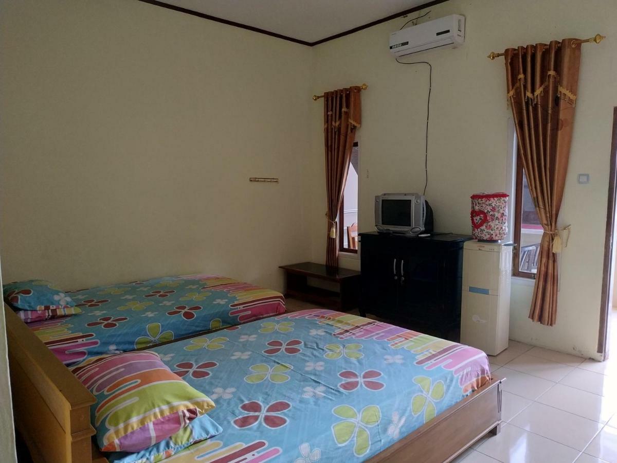 Hotel Putra Sindang Asih Batukaras المظهر الخارجي الصورة